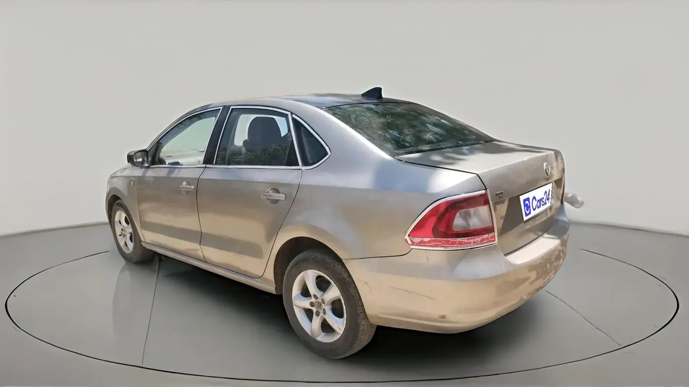 2013 Skoda Rapid ACTIVE 1.6 TDI CR MT, Diesel, Manual, 1,39,914 km, exterior