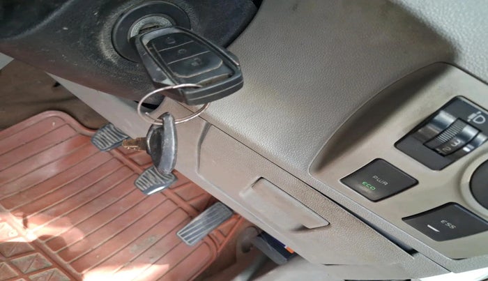 2016 Mahindra Kuv100 K2 D 6 STR, Diesel, Manual, 26,743 km, interior