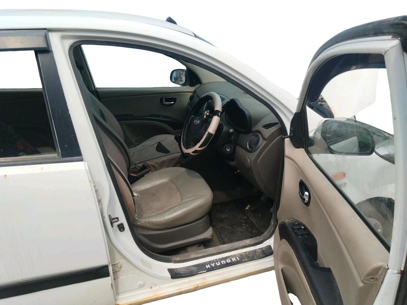 2012 Hyundai i10 MAGNA 1.1, Petrol, Manual, 76,102 km, interior