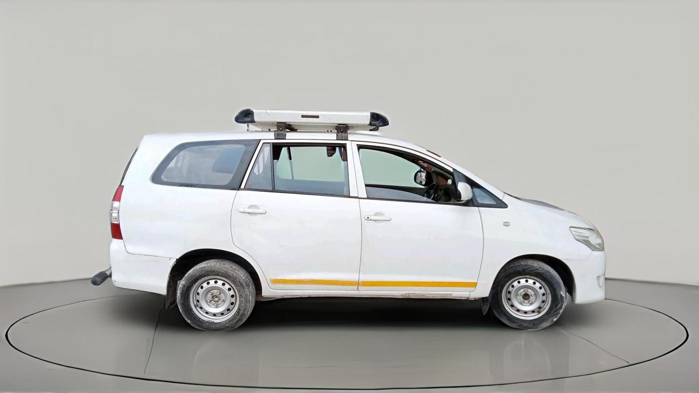 2015 Toyota Innova 2.5 GX 8 STR, Diesel, Manual, 3,42,480 km, exterior