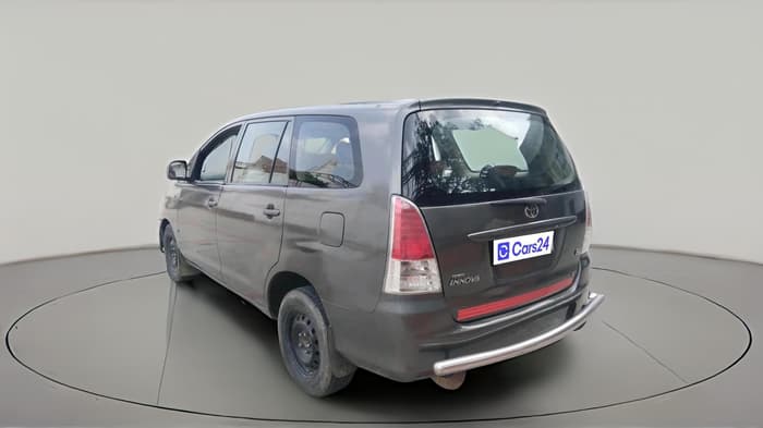 2011 Toyota Innova 2.5 G4 8 STR, Diesel, Manual, 1,03,611 km, exterior