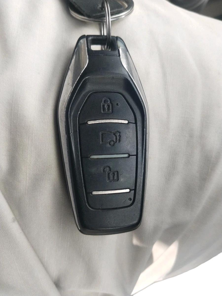 2018 Mahindra XUV500 W9, Diesel, Manual, 1,51,105 km, interior