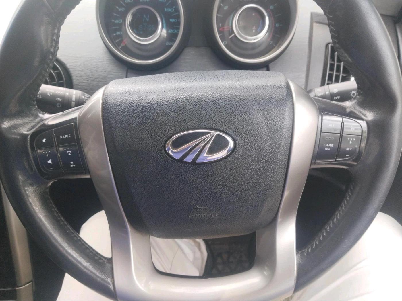 2018 Mahindra XUV500 W9, Diesel, Manual, 1,51,105 km, interior