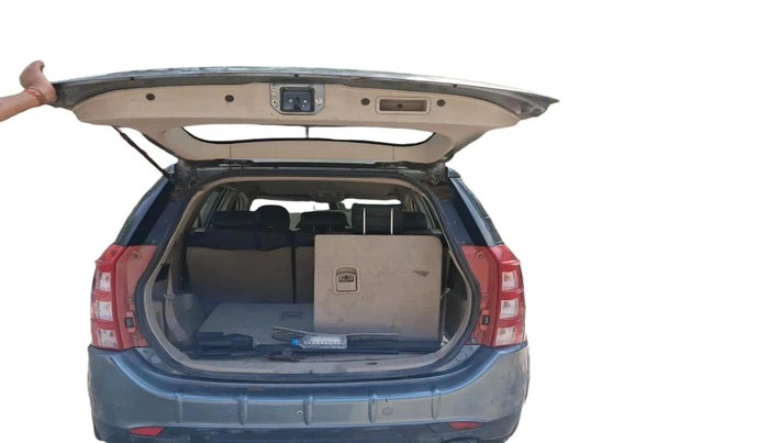 2015 Mahindra XUV500 W6, Diesel, Manual, 1,17,311 km, exterior