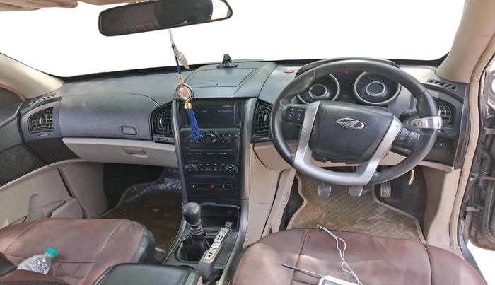 2015 Mahindra XUV500 W6, Diesel, Manual, 1,17,311 km, interior