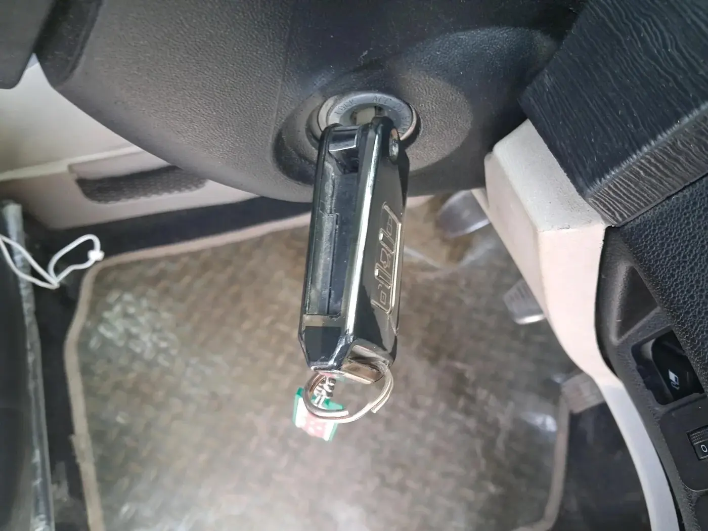 2015 Mahindra XUV500 W6, Diesel, Manual, 1,17,311 km, interior
