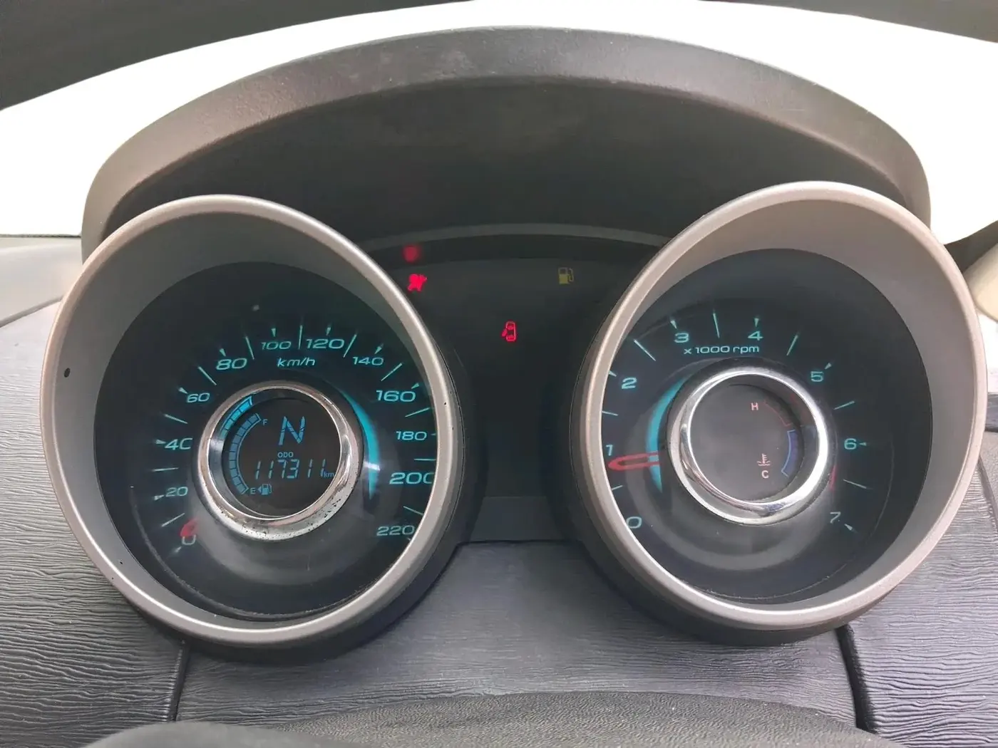 2015 Mahindra XUV500 W6, Diesel, Manual, 1,17,311 km, interior