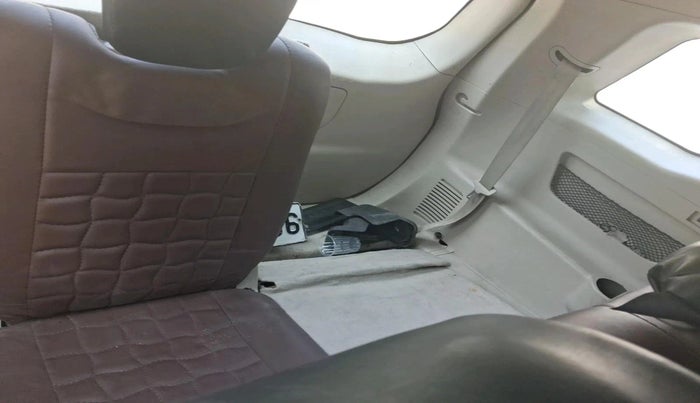 2015 Mahindra XUV500 W6, Diesel, Manual, 1,17,311 km, interior