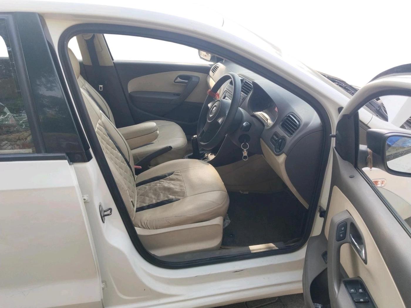 2011 Volkswagen Vento TRENDLINE 1.6, Petrol, Manual, 31,920 km, interior