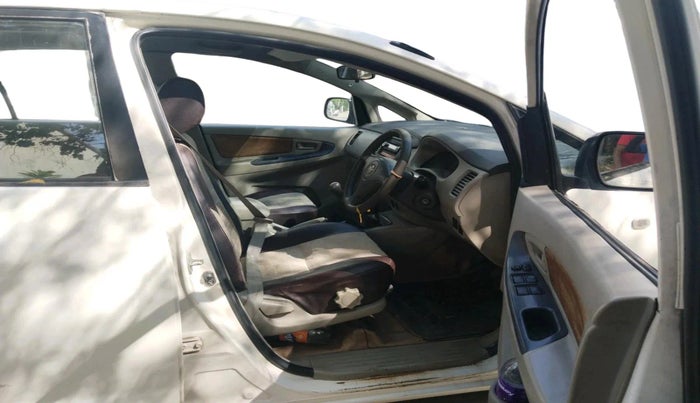 2011 Toyota Innova 2.5 G3, Diesel, Manual, 1,21,314 km, interior