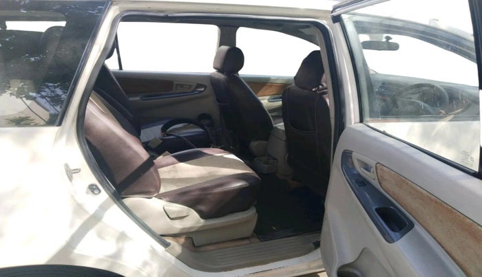 2011 Toyota Innova 2.5 G3, Diesel, Manual, 1,21,314 km, interior