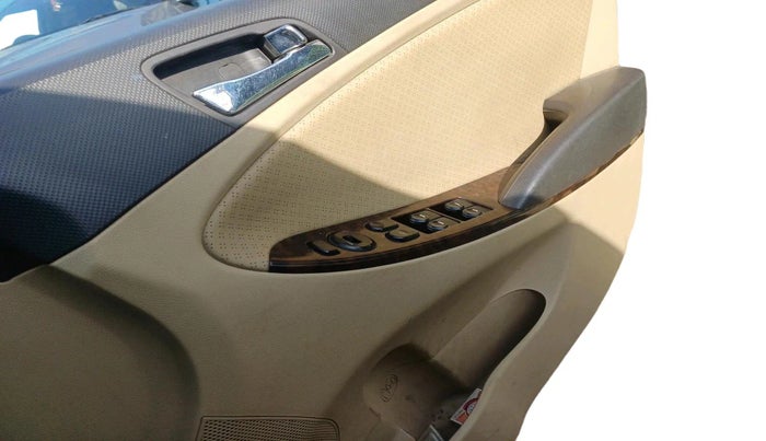 2014 Hyundai Verna FLUIDIC 1.6 CRDI SX, Diesel, Manual, 1,76,986 km, interior