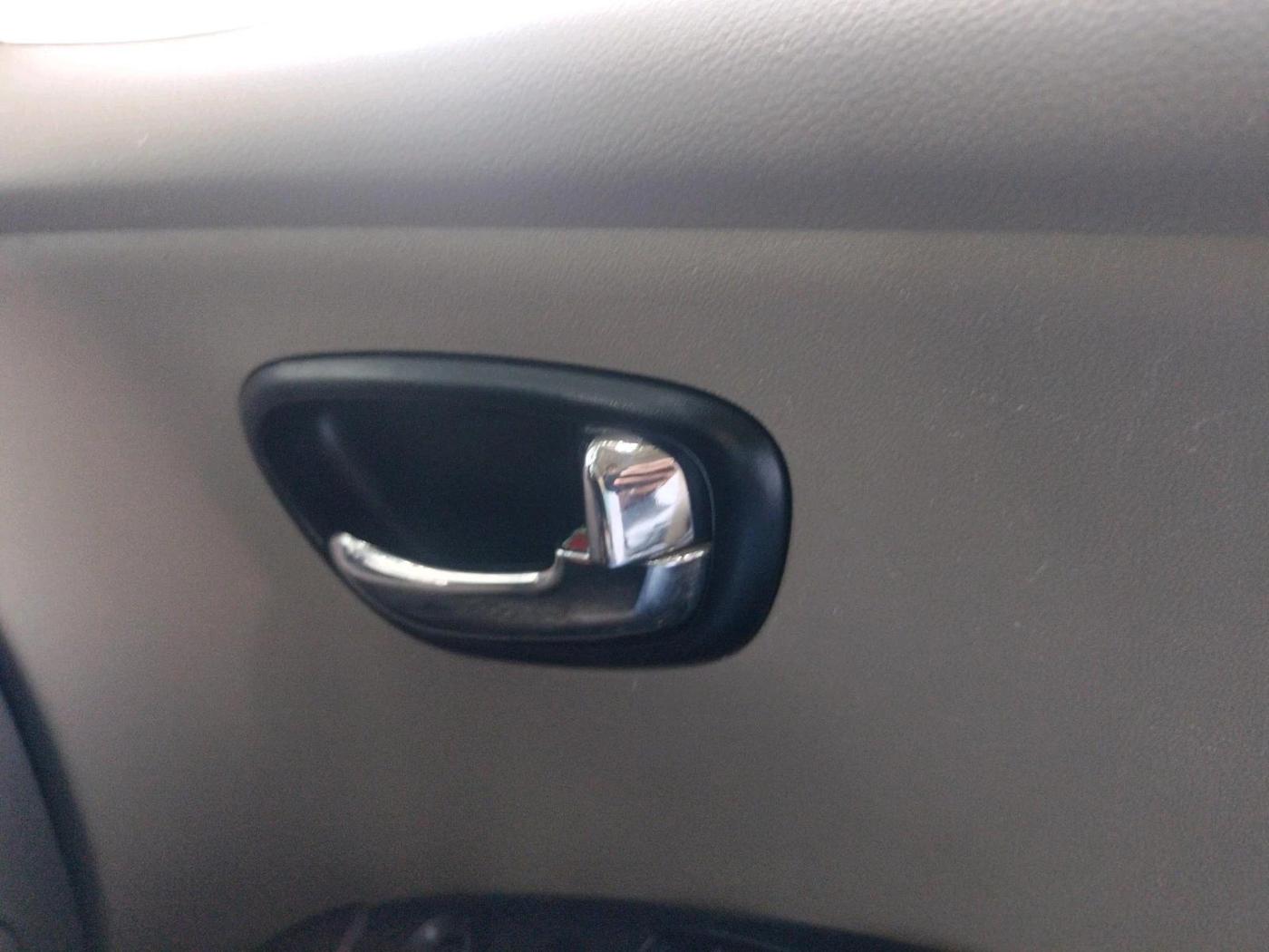 2011 Hyundai i10 MAGNA 1.2, Petrol, Manual, 88,336 km, interior