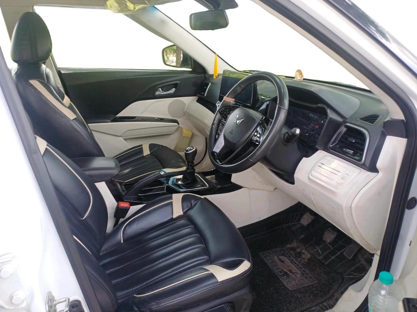 2024 Mahindra XUV 3XO AX5 1.5 Turbo Diesel, Diesel, Manual, 27,424 km, interior