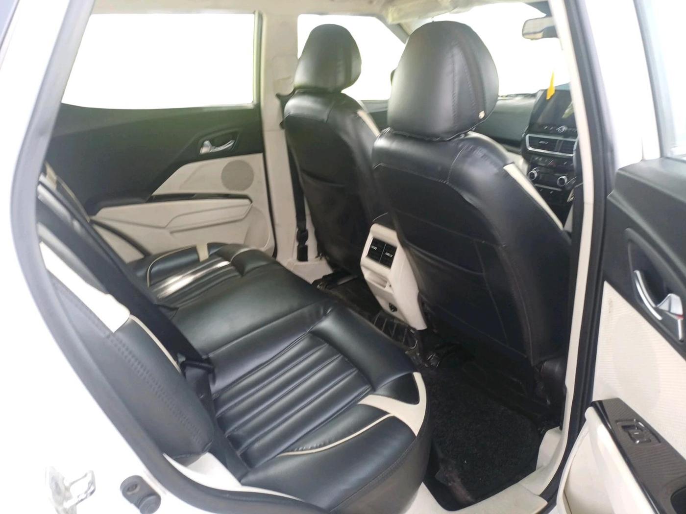 2024 Mahindra XUV 3XO AX5 1.5 Turbo Diesel, Diesel, Manual, 27,424 km, interior
