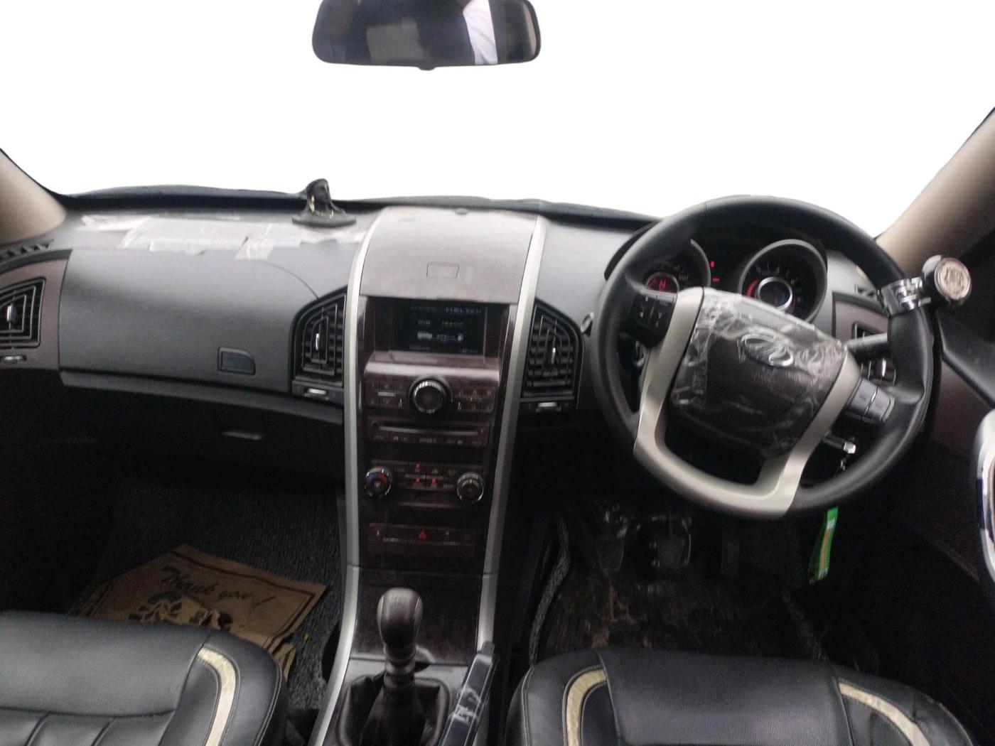 2013 Mahindra XUV500 W4, Diesel, Manual, 1,05,948 km, interior