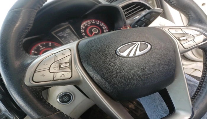 2020 Mahindra XUV300 W8 (O) 1.5 DIESEL, Diesel, Manual, 1,75,019 km, interior