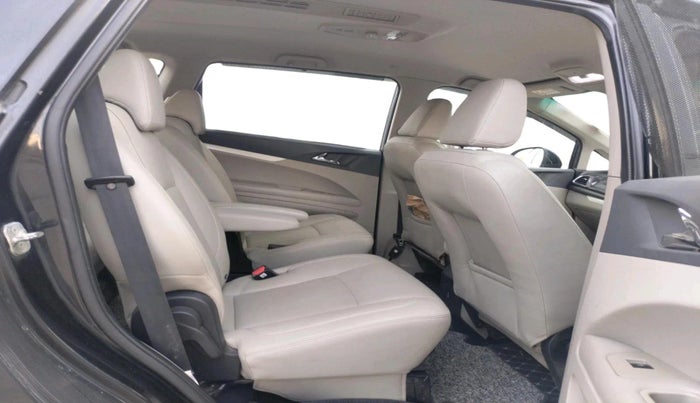 2018 Mahindra MARAZZO M8 7 STR, Diesel, Manual, 1,11,449 km, interior