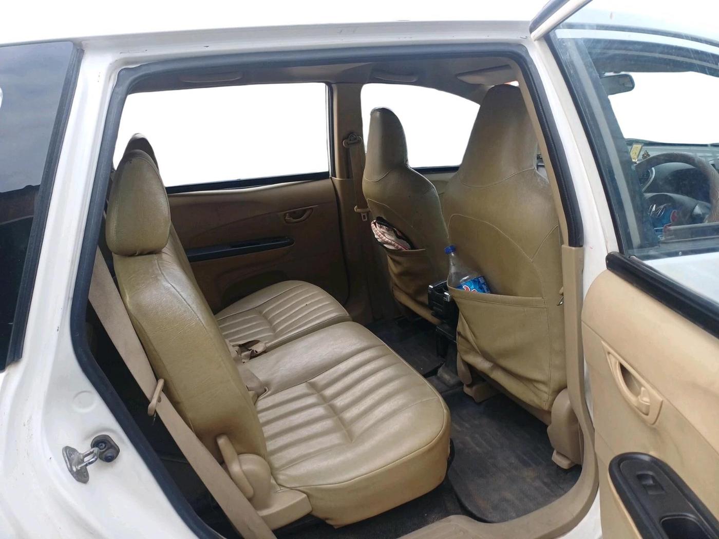 2014 Honda Mobilio 1.5L I-DTEC S, Diesel, Manual, 1,01,364 km, interior