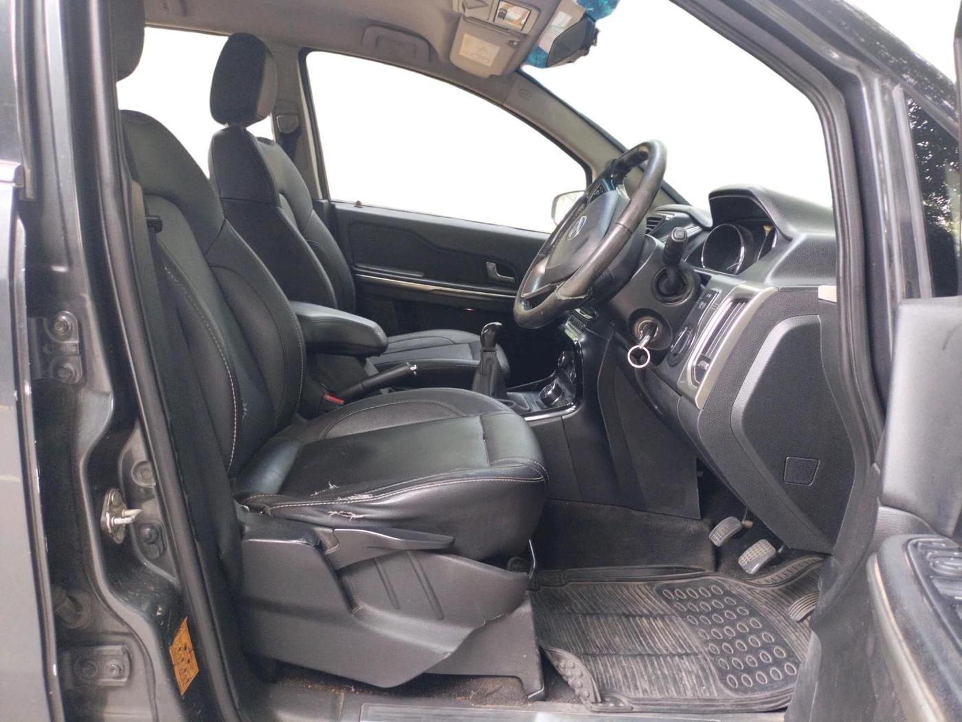 2017 Tata Hexa XT 4X2 6 STR, Diesel, Manual, 1,27,016 km, interior