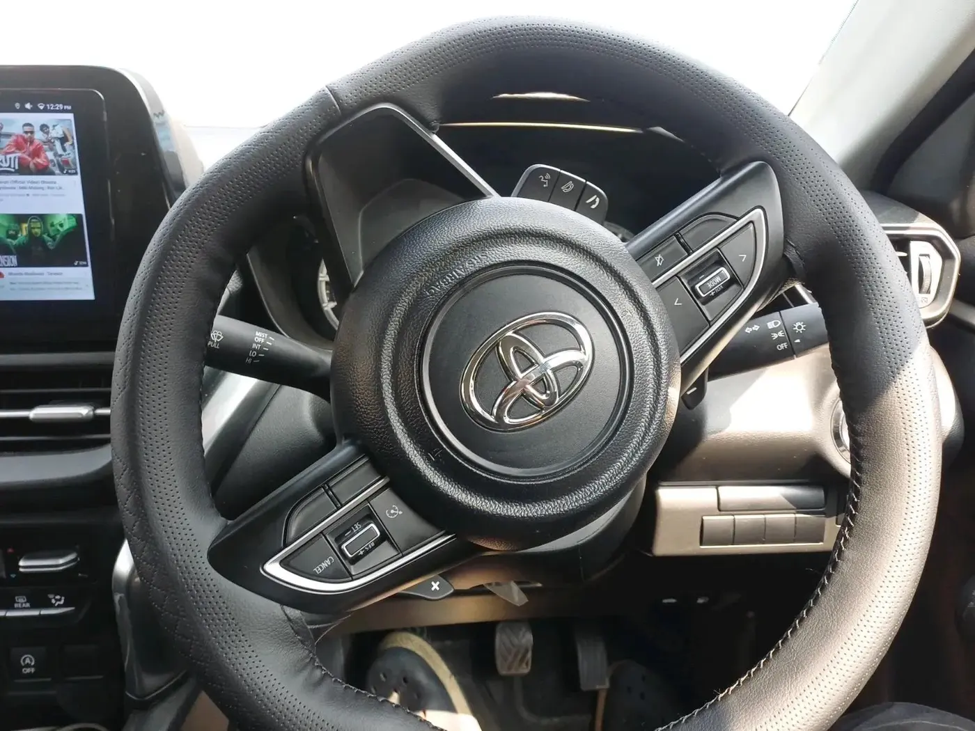 2025 Toyota URBAN CRUISER HYRYDER E NEO DRIVE, Petrol, Manual, 2,107 km, interior
