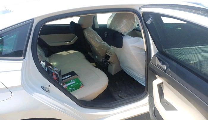 2025 Volkswagen VIRTUS Highline Plus 1.0 TSI MT, Petrol, Manual, 1,858 km, interior