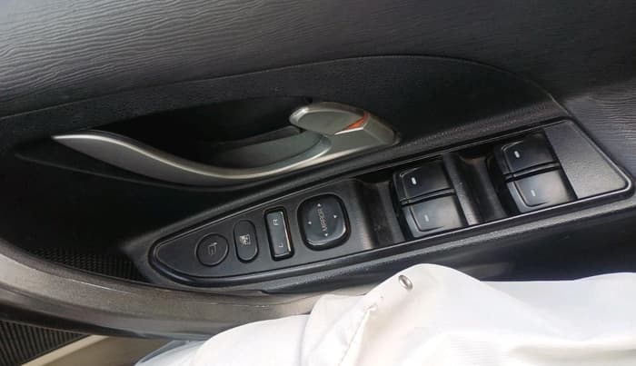 2017 Mahindra XUV500 W6, Diesel, Manual, 91,600 km, interior