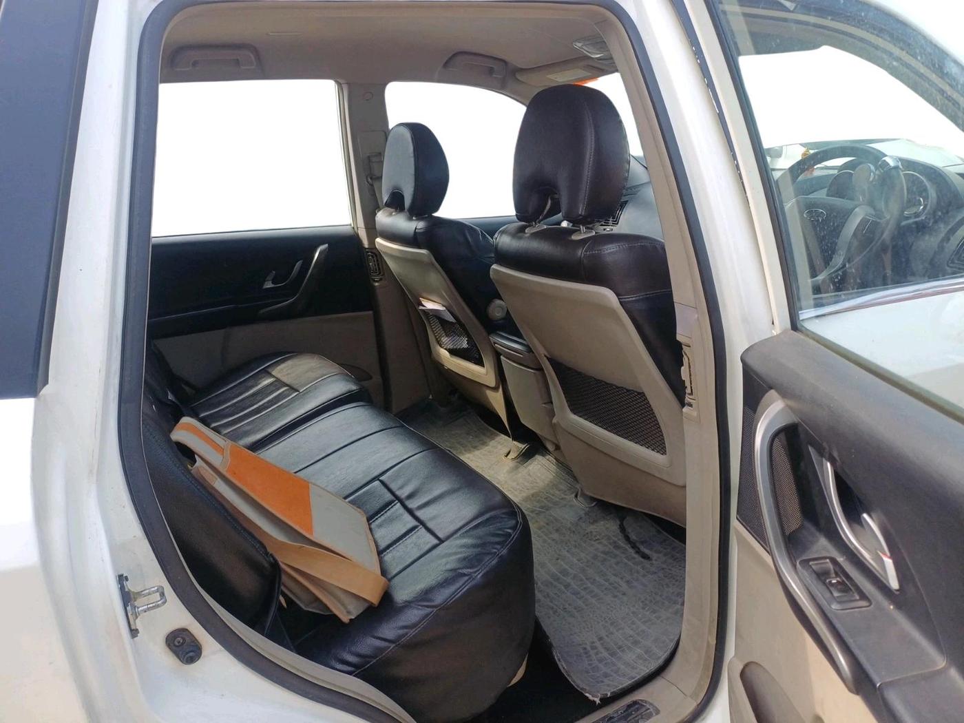 2017 Mahindra XUV500 W6, Diesel, Manual, 91,600 km, interior