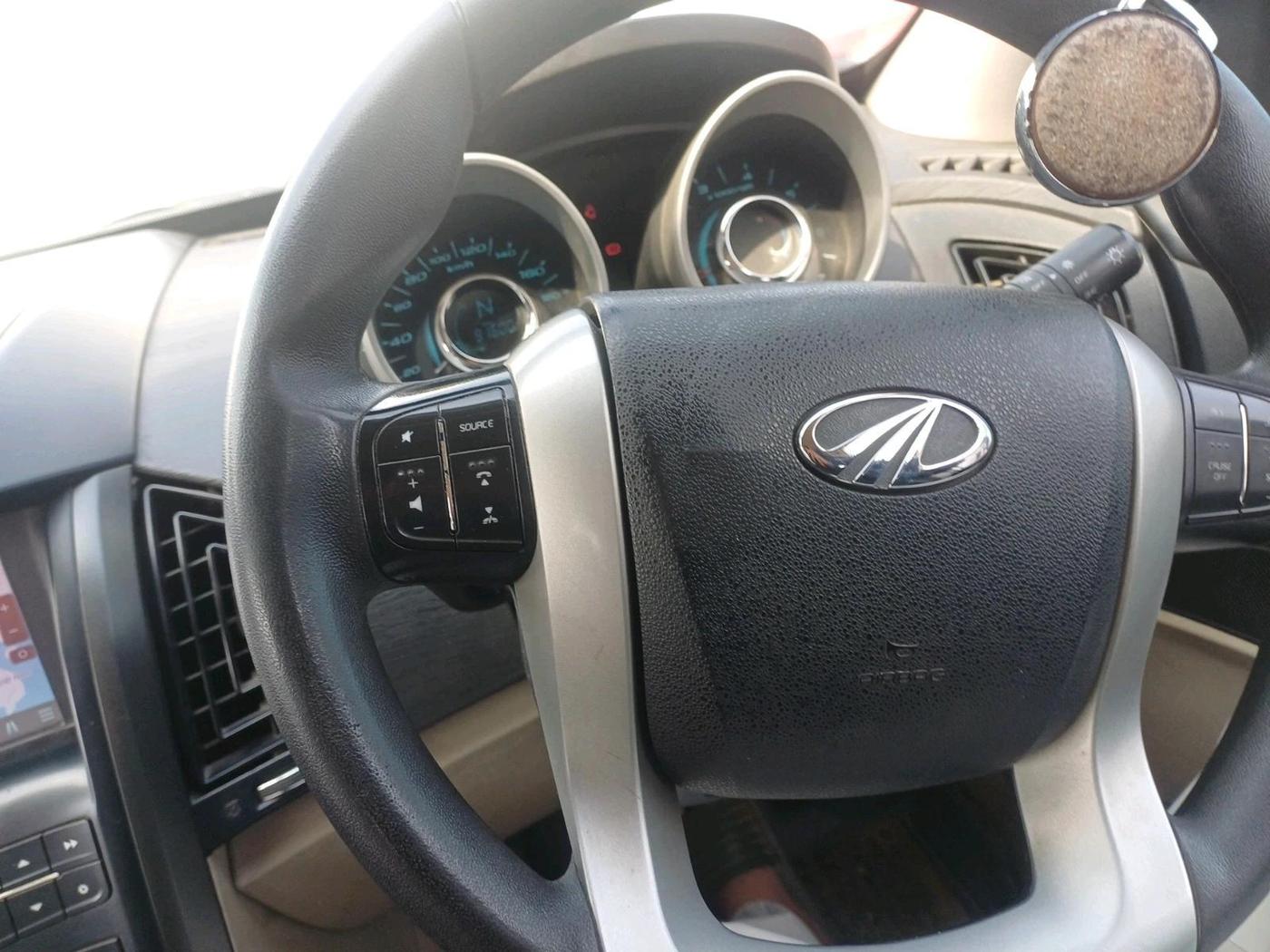 2017 Mahindra XUV500 W6, Diesel, Manual, 91,600 km, interior