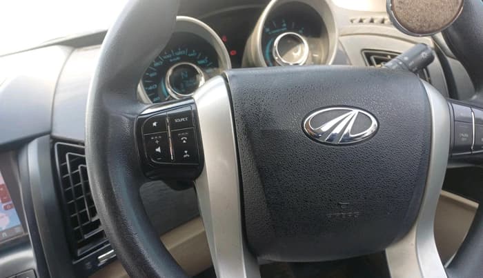2017 Mahindra XUV500 W6, Diesel, Manual, 91,600 km, interior