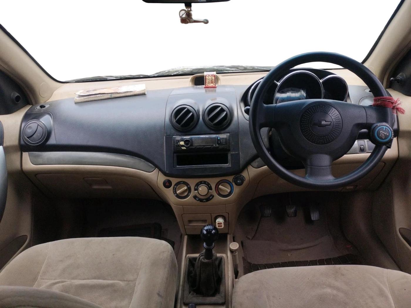 2011 Chevrolet Aveo CNG 1.4, CNG, Manual, 1,37,162 km, interior