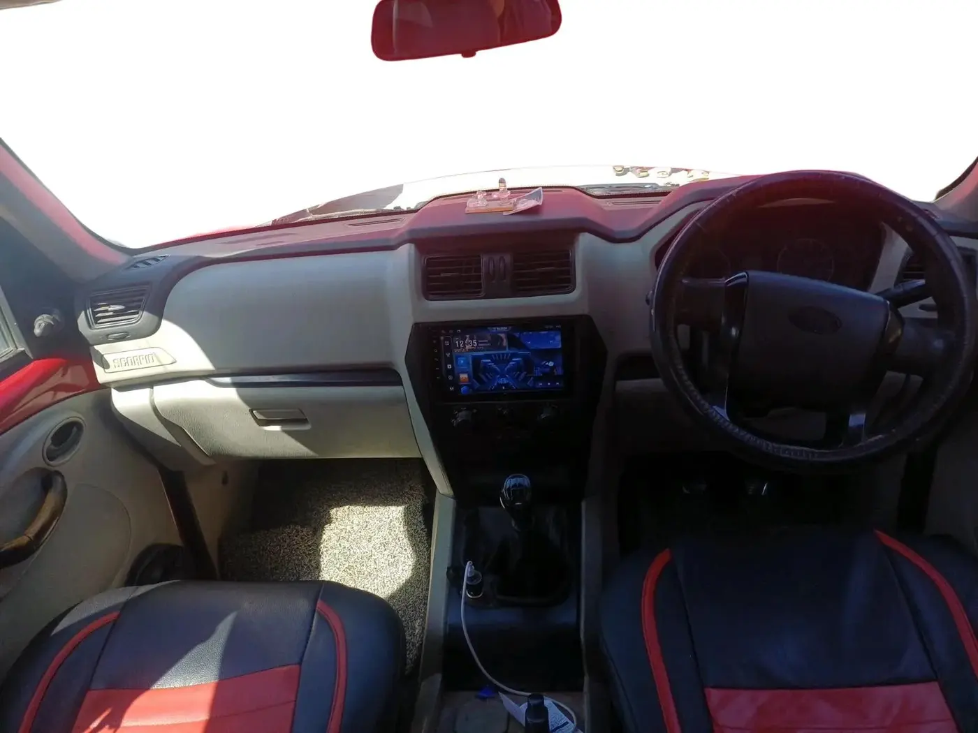 2017 Mahindra Scorpio S4 1.99 INTELLI-HYBRID, Diesel, Manual, 95,776 km, interior