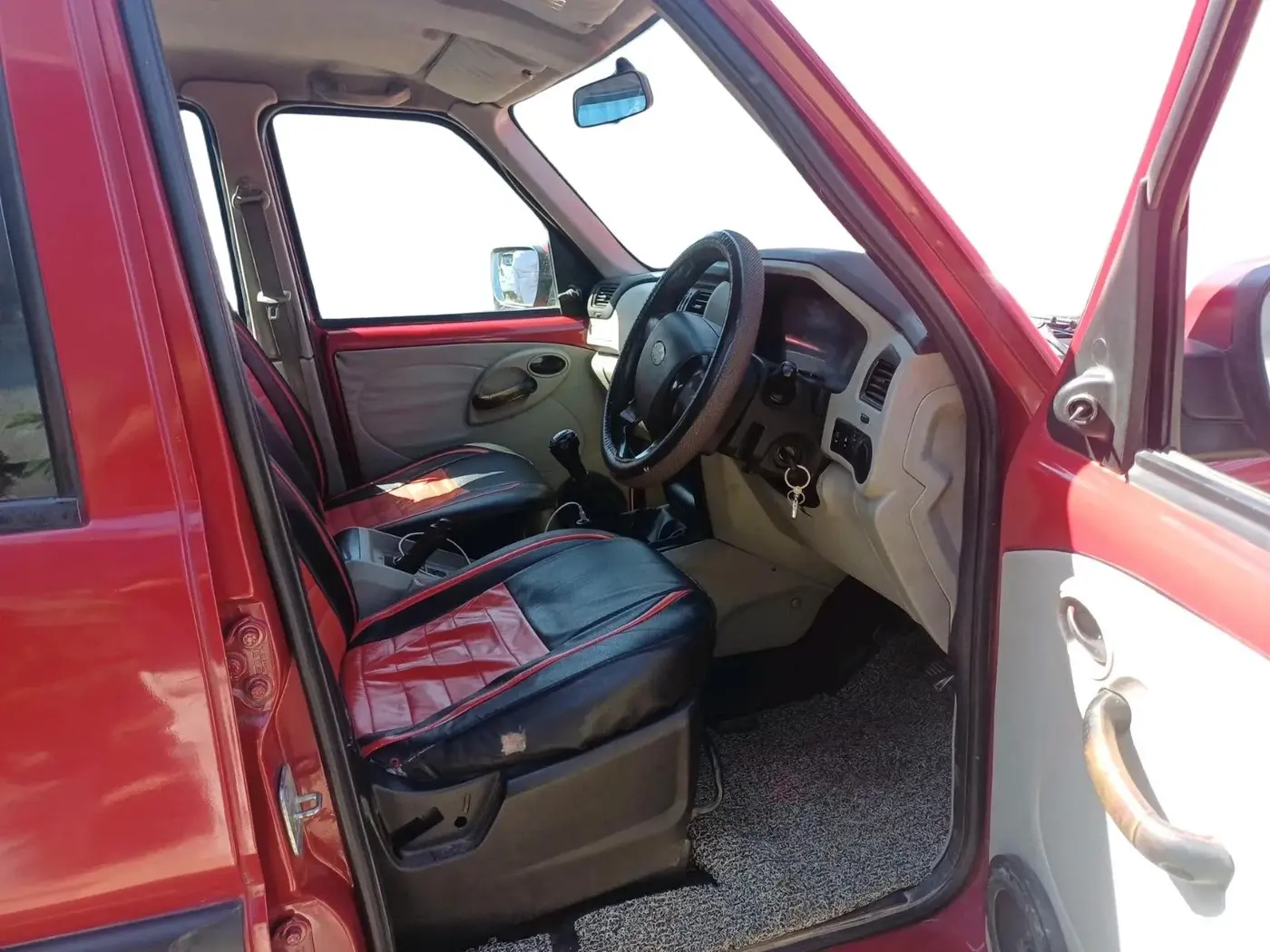 2017 Mahindra Scorpio S4 1.99 INTELLI-HYBRID, Diesel, Manual, 95,776 km, interior
