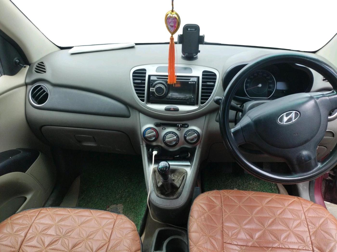 2015 Hyundai i10 MAGNA 1.1, CNG, Manual, 91,858 km, interior