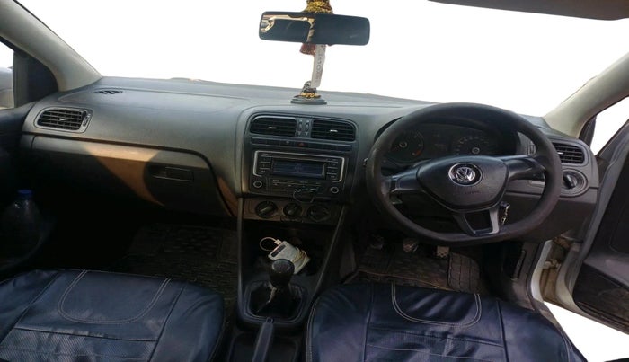 2015 Volkswagen Polo COMFORTLINE 1.5L, Diesel, Manual, 1,30,626 km, interior