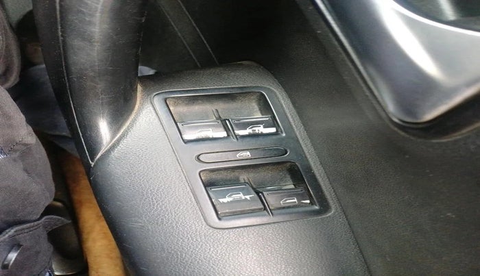 2015 Volkswagen Polo COMFORTLINE 1.5L, Diesel, Manual, 1,30,626 km, interior