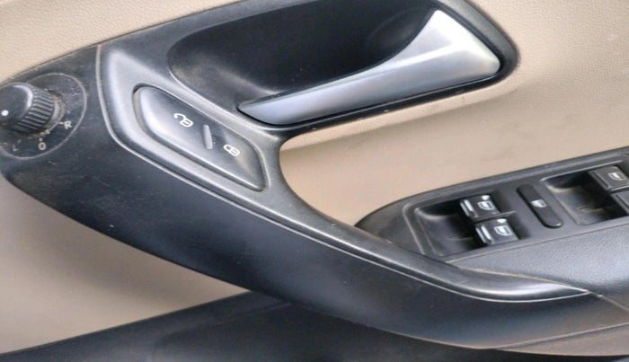 2017 Volkswagen Ameo COMFORTLINE 1.5L, Diesel, Manual, 1,50,637 km, interior