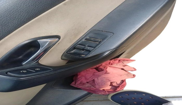 2011 Volkswagen Polo COMFORTLINE 1.2L, Diesel, Manual, 1,29,839 km, interior