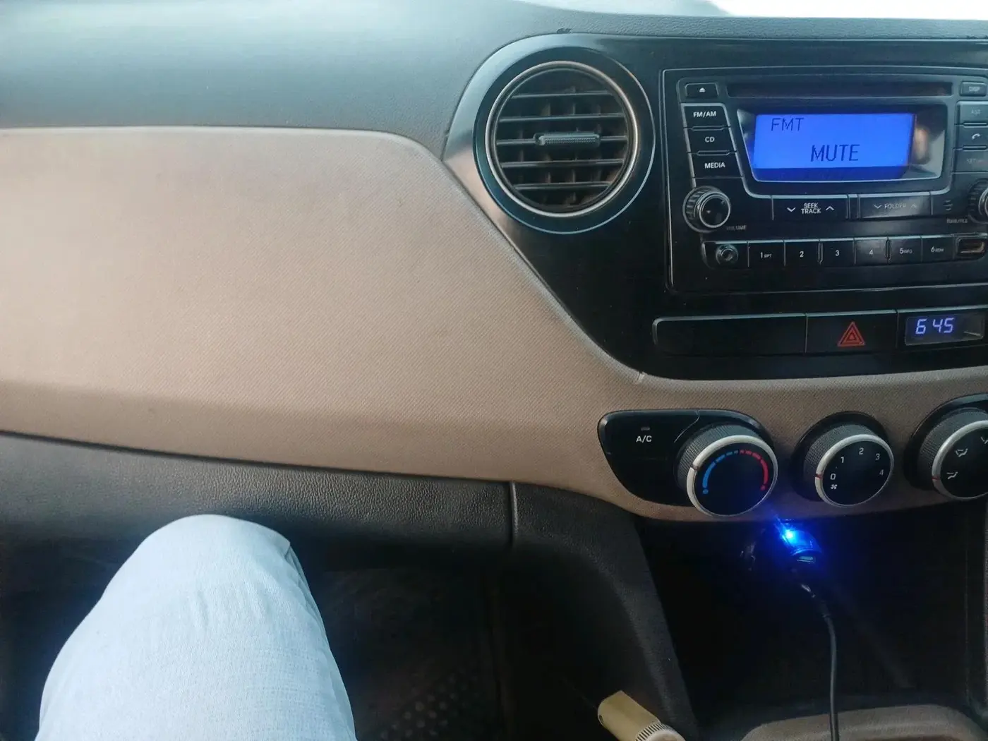 2015 Hyundai Grand i10 MAGNA 1.1 CRDI, Diesel, Manual, 1,01,648 km, interior