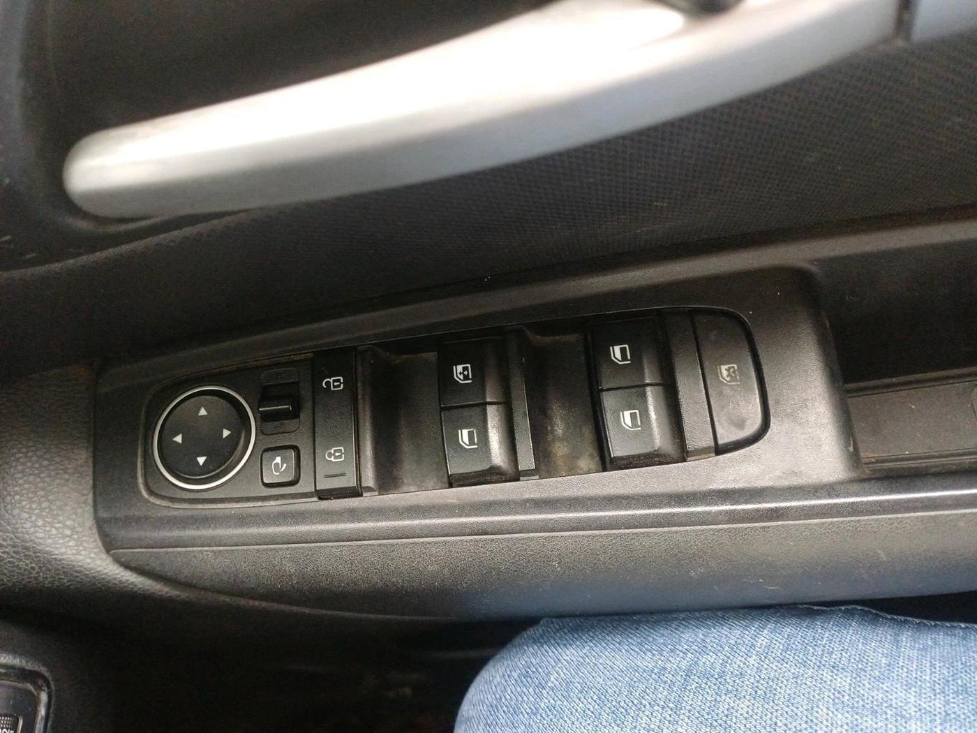 2021 KIA SONET HTK PLUS 1.2, Petrol, Manual, 20,298 km, interior