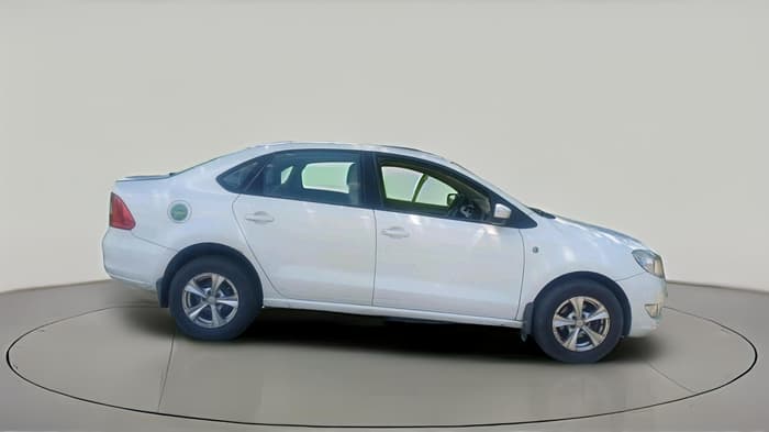 2013 Skoda Rapid AMBITION 1.6 MPI MT, Petrol, Manual, 67,202 km, exterior
