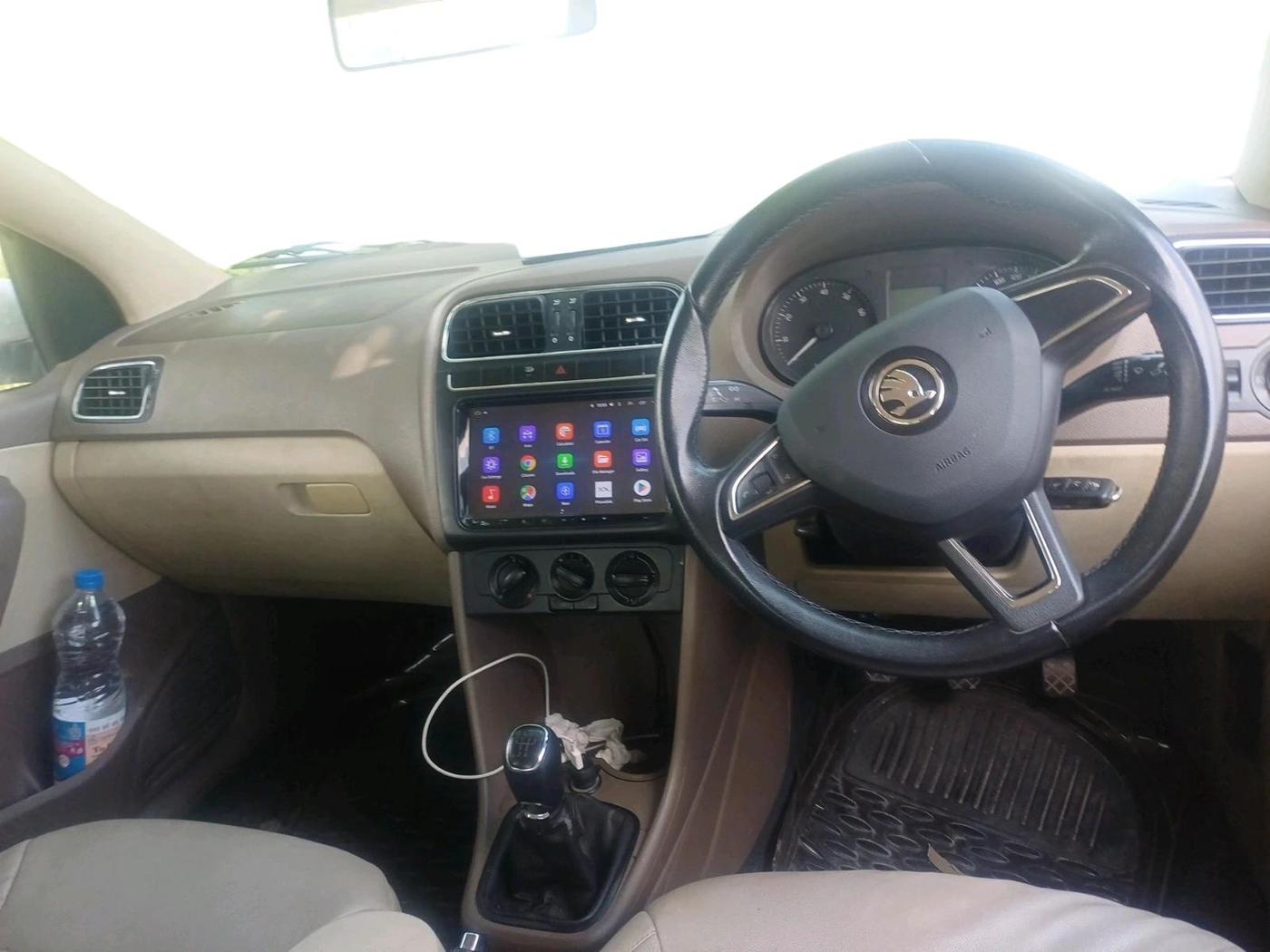 2013 Skoda Rapid AMBITION 1.6 MPI MT, Petrol, Manual, 67,202 km, interior