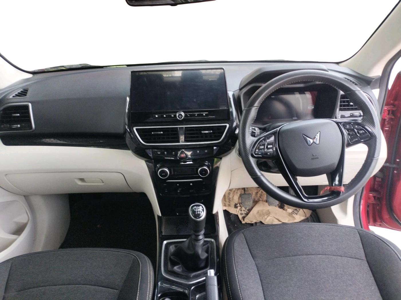 2024 Mahindra XUV 3XO AX5 1.2 L TCMPFi, Petrol, Manual, 10,964 km, interior