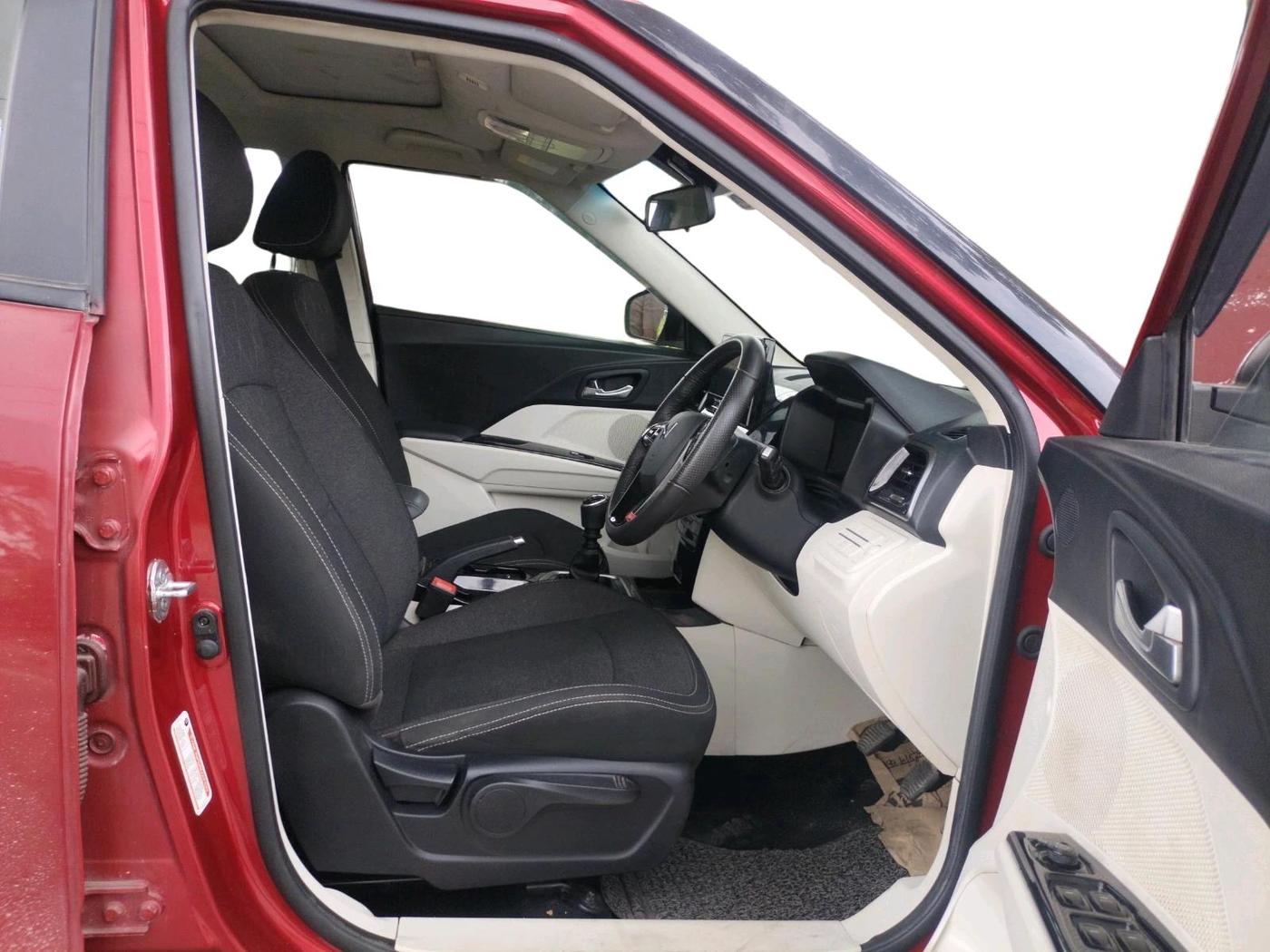 2024 Mahindra XUV 3XO AX5 1.2 L TCMPFi, Petrol, Manual, 10,964 km, interior
