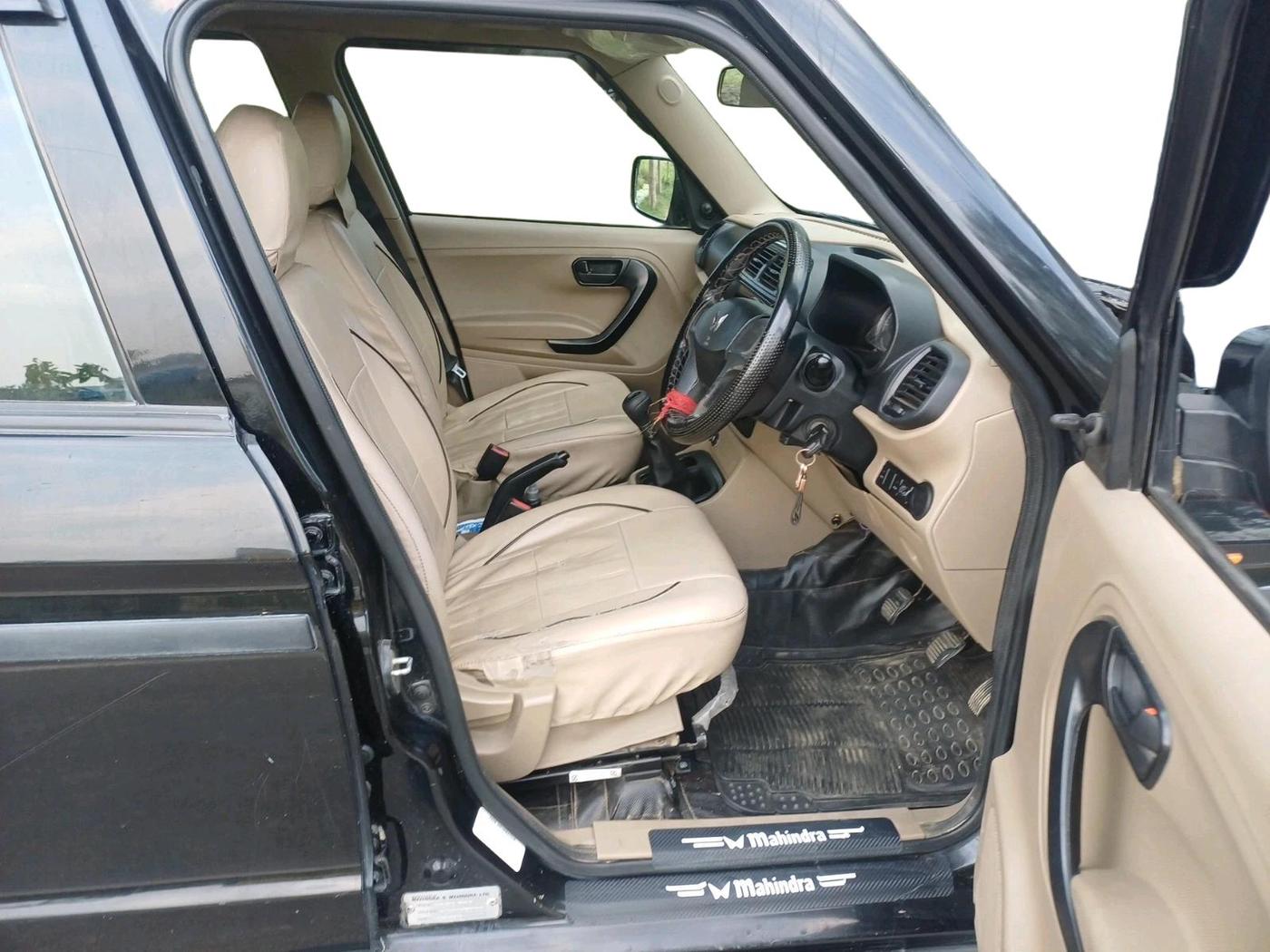 2023 Mahindra BOLERO NEO N 4, Diesel, Manual, 71,234 km, interior