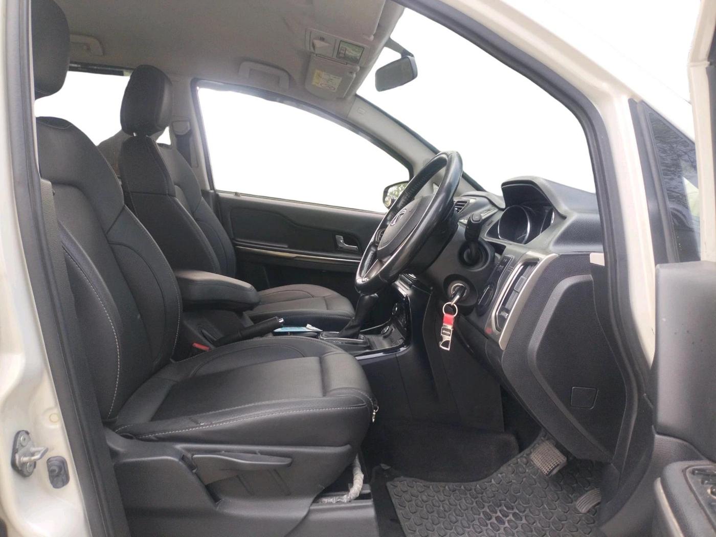2017 Tata Hexa XTA 4X2 7 STR, Diesel, Automatic, 84,718 km, interior