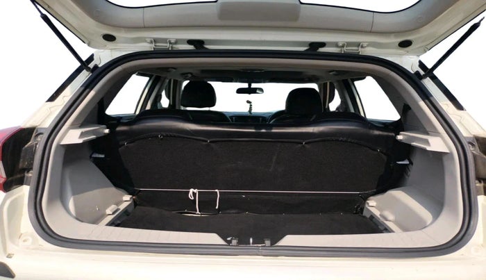 2021 Mahindra XUV300 W6 1.5 Diesel, Diesel, Manual, 38,308 km, exterior