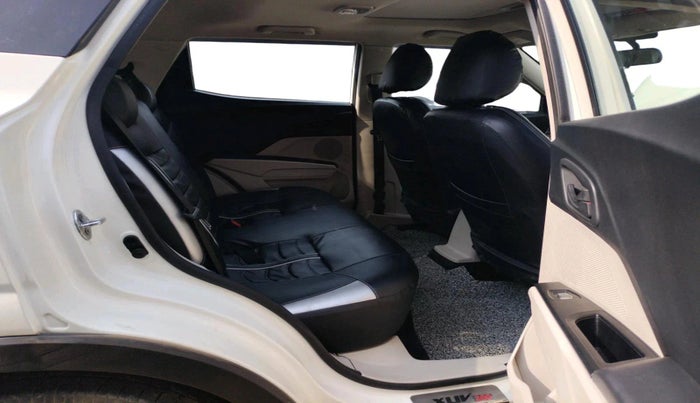 2021 Mahindra XUV300 W6 1.5 Diesel, Diesel, Manual, 38,308 km, interior