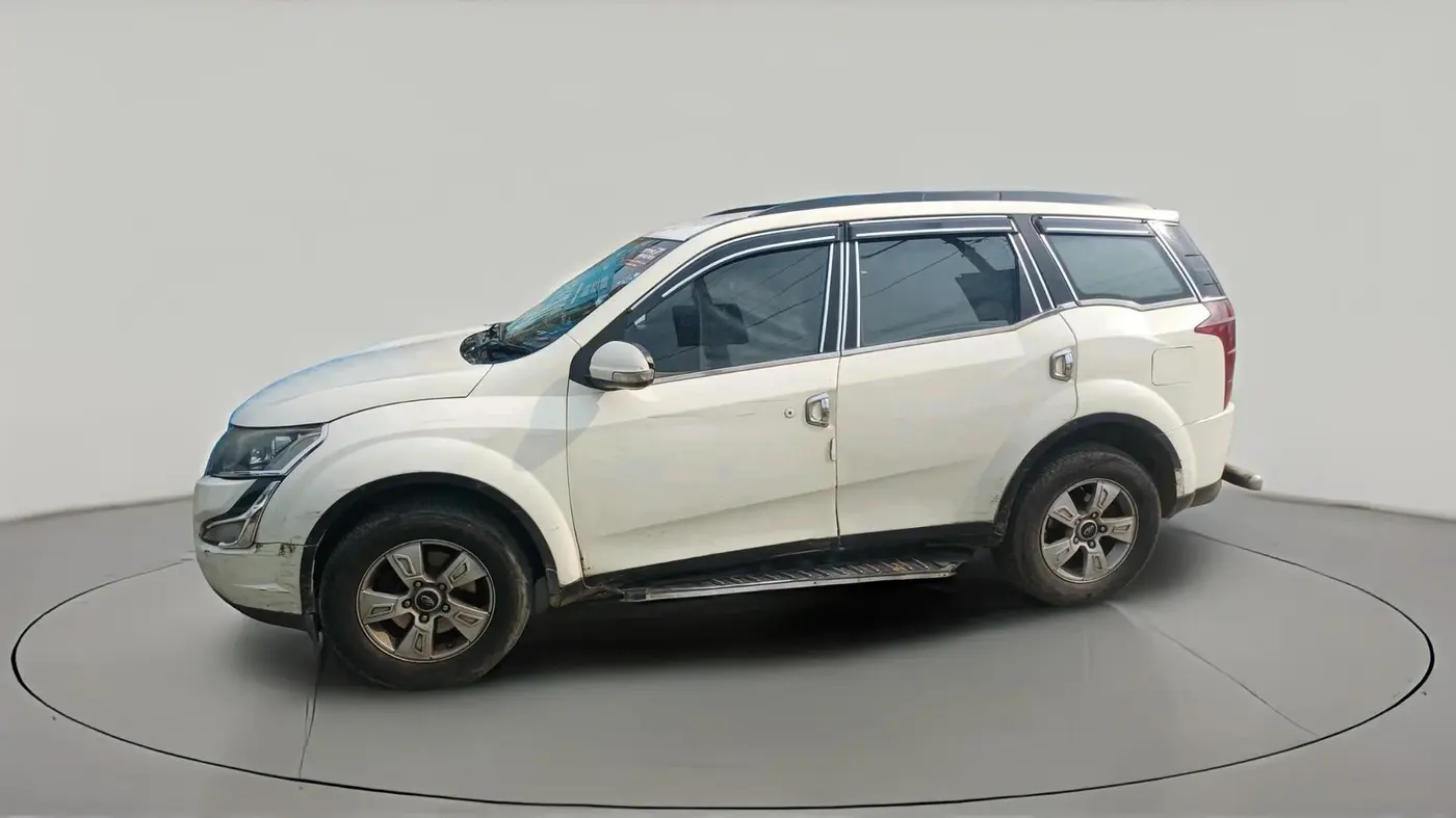 2017 Mahindra XUV500 W6, Diesel, Manual, 97,675 km, exterior