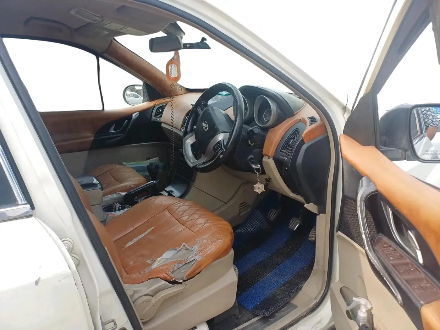 2017 Mahindra XUV500 W6, Diesel, Manual, 97,675 km, interior